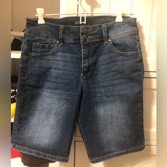 d. jeans High Rise Bermuda Roll Up Hem Denim Jean Shorts with Pockets - Picture 1 of 5